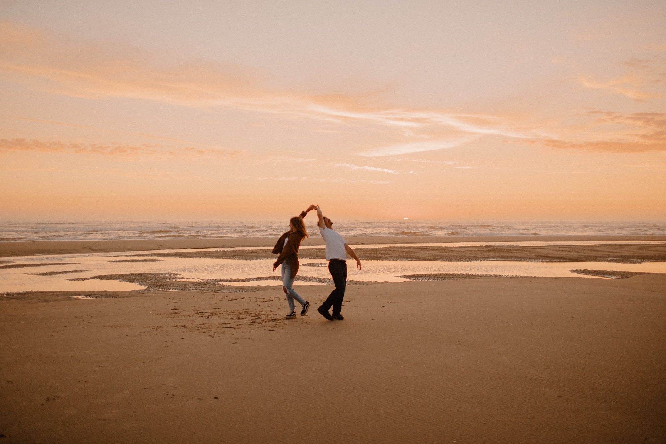 couple-beach-photo-shoot